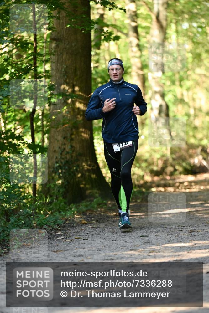 06.10.2024 - Bramfelder Halbmarathon 2024 Dr. Thomas Lammeyer http://msf.ph/oto/7336288 06.10.2024 10:11:56 Laufen 418, 54 meine-sportfotos.de