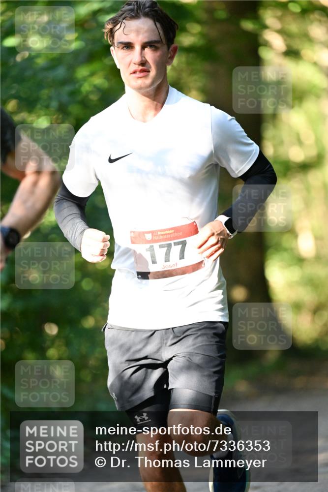 06.10.2024 - Bramfelder Halbmarathon 2024 Dr. Thomas Lammeyer http://msf.ph/oto/7336353 06.10.2024 10:12:21 Laufen 33, 177 meine-sportfotos.de