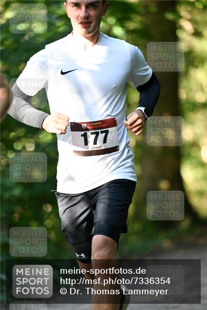 06.10.2024 - Bramfelder Halbmarathon 2024 Dr. Thomas Lammeyer http://msf.ph/oto/7336354 06.10.2024 10:12:21 Laufen 33, 177 meine-sportfotos.de