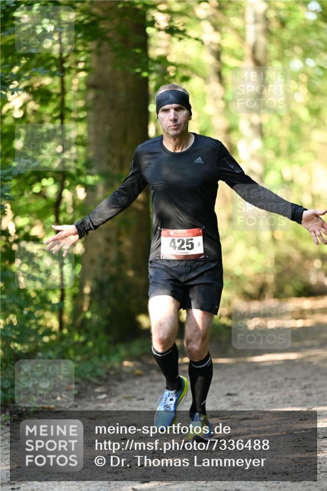 06.10.2024 - Bramfelder Halbmarathon 2024 Dr. Thomas Lammeyer http://msf.ph/oto/7336488 06.10.2024 10:14:18 Laufen 425 meine-sportfotos.de