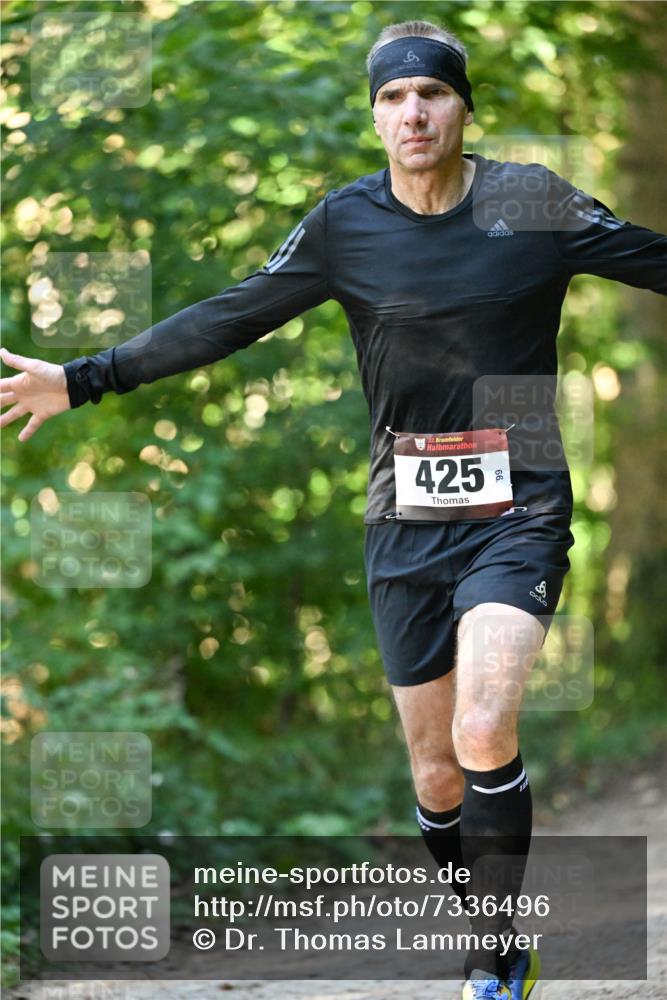 06.10.2024 - Bramfelder Halbmarathon 2024 Dr. Thomas Lammeyer http://msf.ph/oto/7336496 06.10.2024 10:14:19 Laufen 33, 425, 8 meine-sportfotos.de