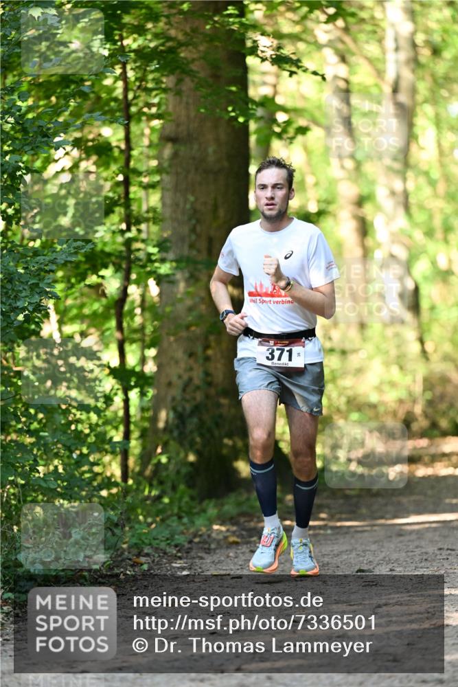 06.10.2024 - Bramfelder Halbmarathon 2024 Dr. Thomas Lammeyer http://msf.ph/oto/7336501 06.10.2024 10:14:24 Laufen 371 meine-sportfotos.de