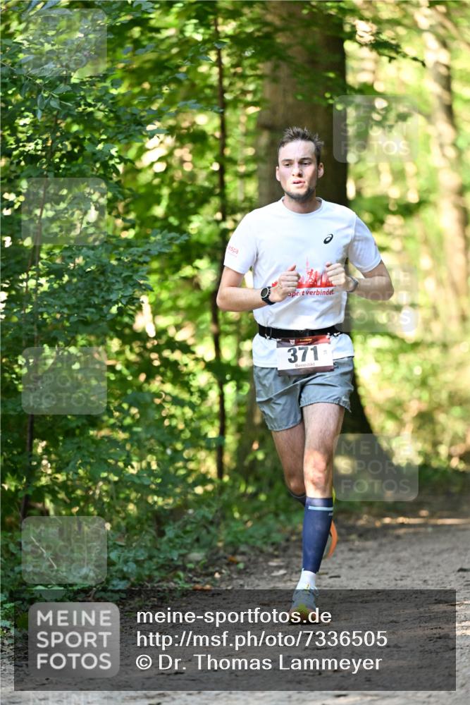 06.10.2024 - Bramfelder Halbmarathon 2024 Dr. Thomas Lammeyer http://msf.ph/oto/7336505 06.10.2024 10:14:25 Laufen 371 meine-sportfotos.de