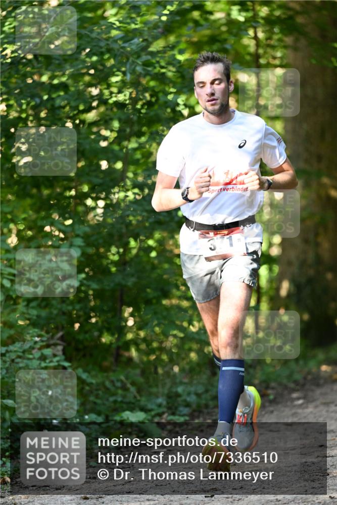 06.10.2024 - Bramfelder Halbmarathon 2024 Dr. Thomas Lammeyer http://msf.ph/oto/7336510 06.10.2024 10:14:25 Laufen  meine-sportfotos.de