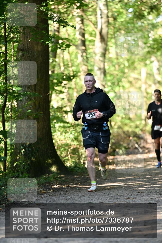 06.10.2024 - Bramfelder Halbmarathon 2024 Dr. Thomas Lammeyer http://msf.ph/oto/7336787 06.10.2024 10:17:09 Laufen 352 meine-sportfotos.de