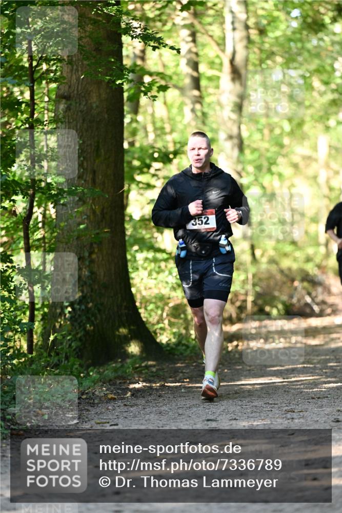 06.10.2024 - Bramfelder Halbmarathon 2024 Dr. Thomas Lammeyer http://msf.ph/oto/7336789 06.10.2024 10:17:09 Laufen 352 meine-sportfotos.de