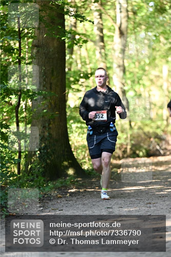 06.10.2024 - Bramfelder Halbmarathon 2024 Dr. Thomas Lammeyer http://msf.ph/oto/7336790 06.10.2024 10:17:09 Laufen 352 meine-sportfotos.de