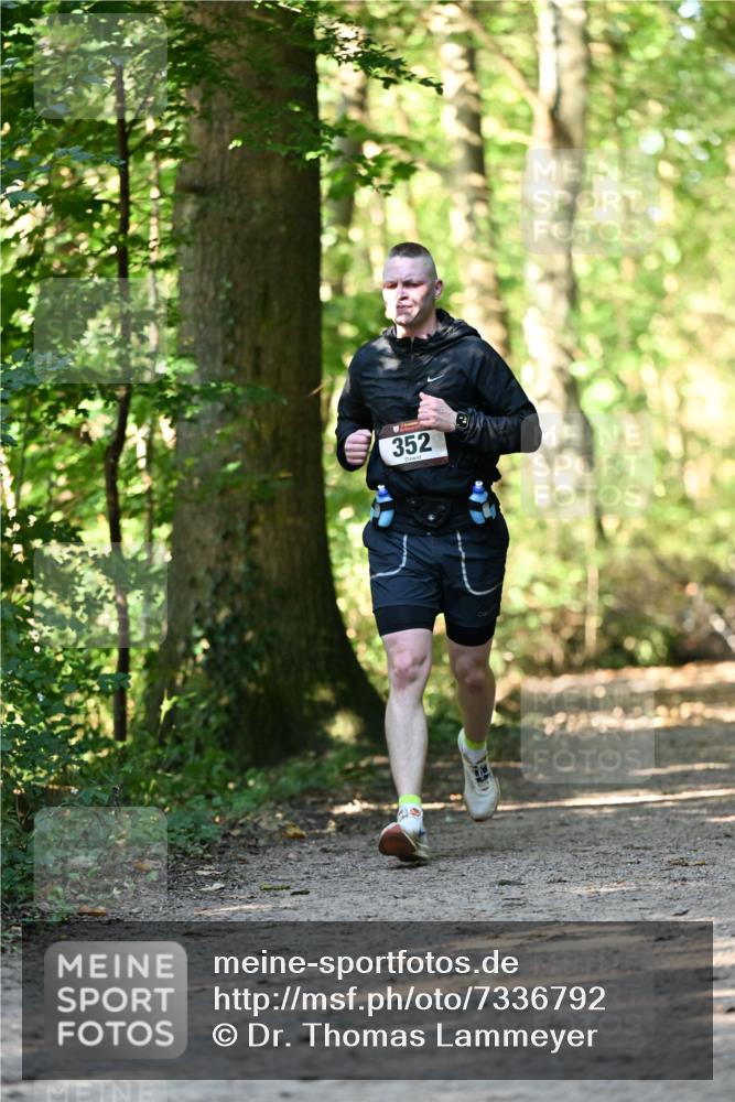06.10.2024 - Bramfelder Halbmarathon 2024 Dr. Thomas Lammeyer http://msf.ph/oto/7336792 06.10.2024 10:17:10 Laufen 352 meine-sportfotos.de