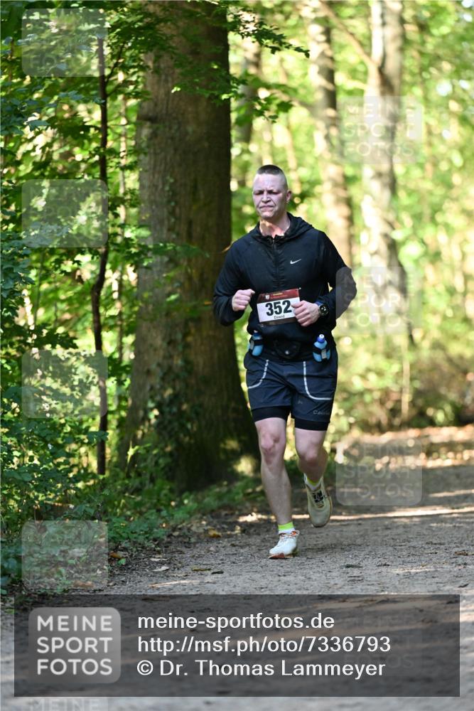 06.10.2024 - Bramfelder Halbmarathon 2024 Dr. Thomas Lammeyer http://msf.ph/oto/7336793 06.10.2024 10:17:10 Laufen 352 meine-sportfotos.de