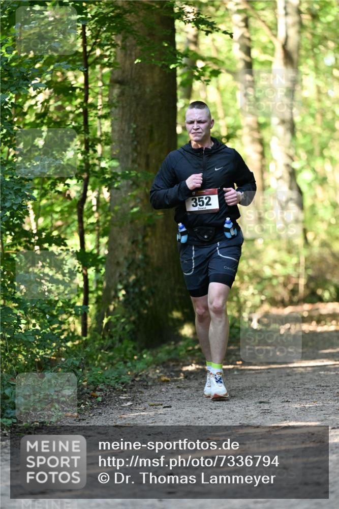 06.10.2024 - Bramfelder Halbmarathon 2024 Dr. Thomas Lammeyer http://msf.ph/oto/7336794 06.10.2024 10:17:10 Laufen 352 meine-sportfotos.de