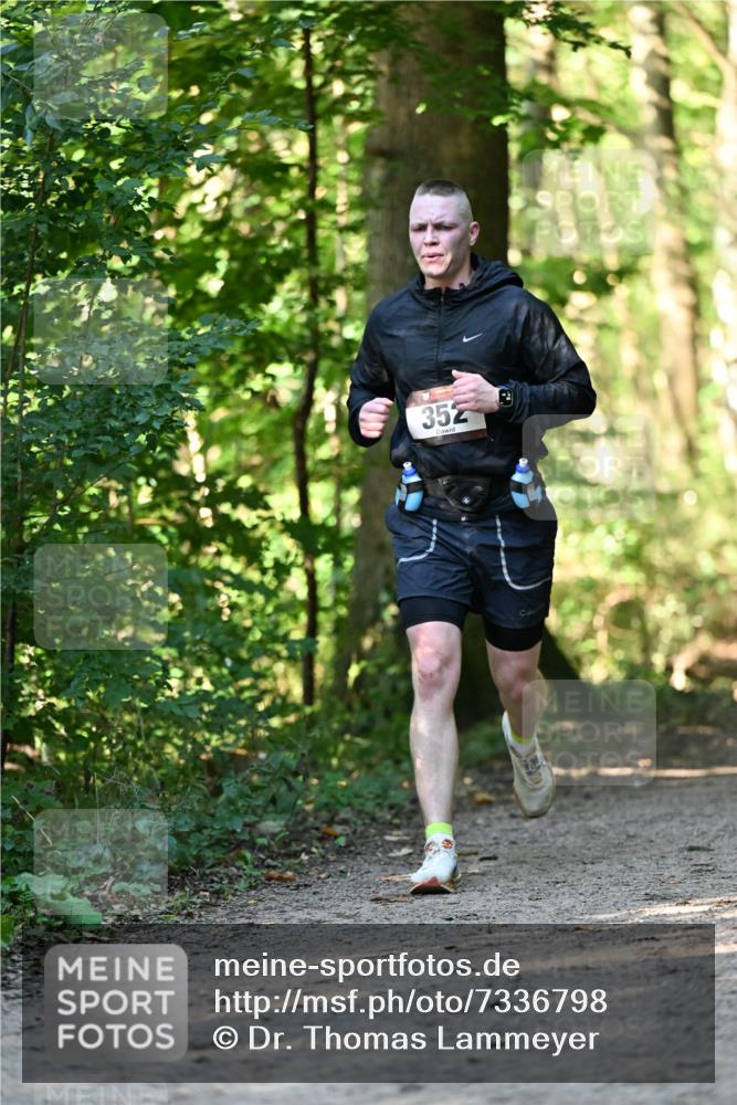 06.10.2024 - Bramfelder Halbmarathon 2024 Dr. Thomas Lammeyer http://msf.ph/oto/7336798 06.10.2024 10:17:10 Laufen 352 meine-sportfotos.de