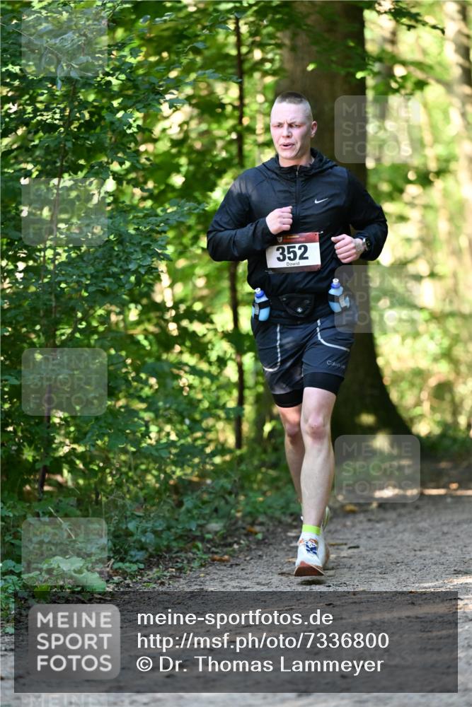 06.10.2024 - Bramfelder Halbmarathon 2024 Dr. Thomas Lammeyer http://msf.ph/oto/7336800 06.10.2024 10:17:11 Laufen 352, 4 meine-sportfotos.de