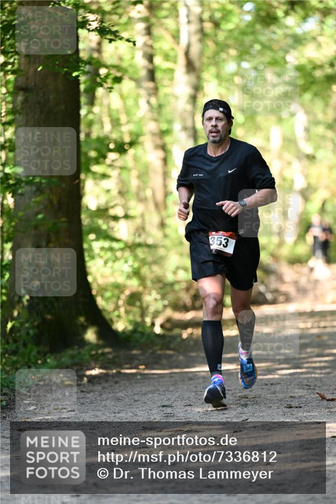 06.10.2024 - Bramfelder Halbmarathon 2024 Dr. Thomas Lammeyer http://msf.ph/oto/7336812 06.10.2024 10:17:13 Laufen 2002, 353 meine-sportfotos.de