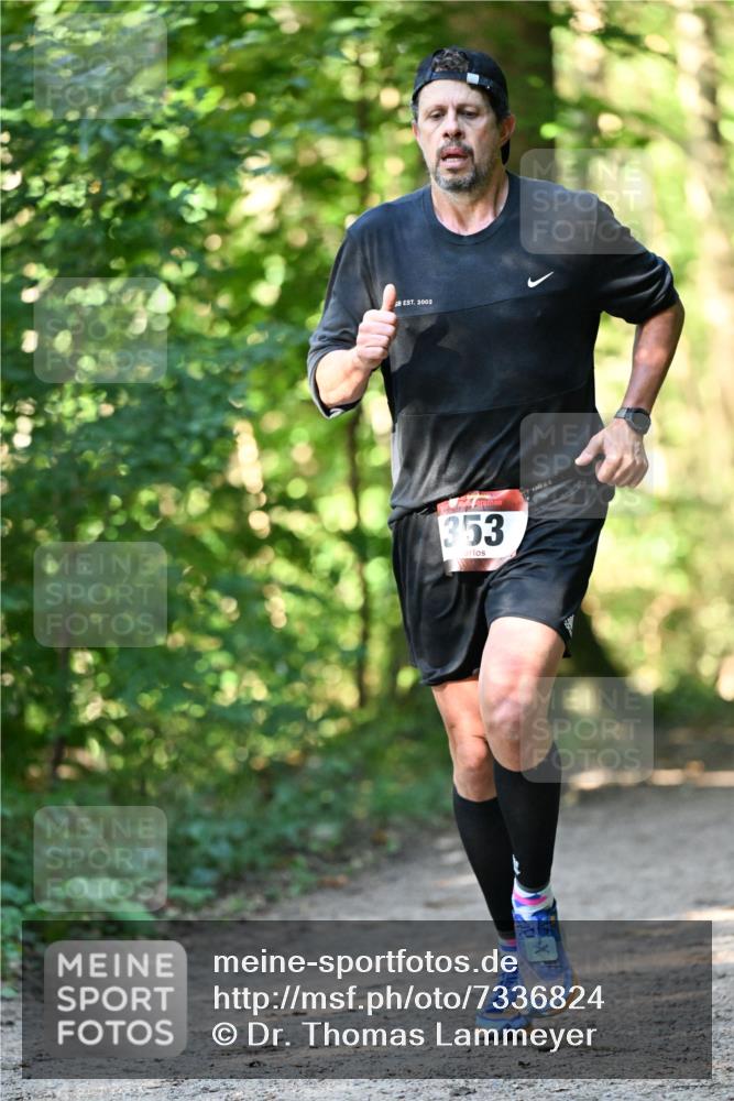 06.10.2024 - Bramfelder Halbmarathon 2024 Dr. Thomas Lammeyer http://msf.ph/oto/7336824 06.10.2024 10:17:14 Laufen 2002, 353 meine-sportfotos.de