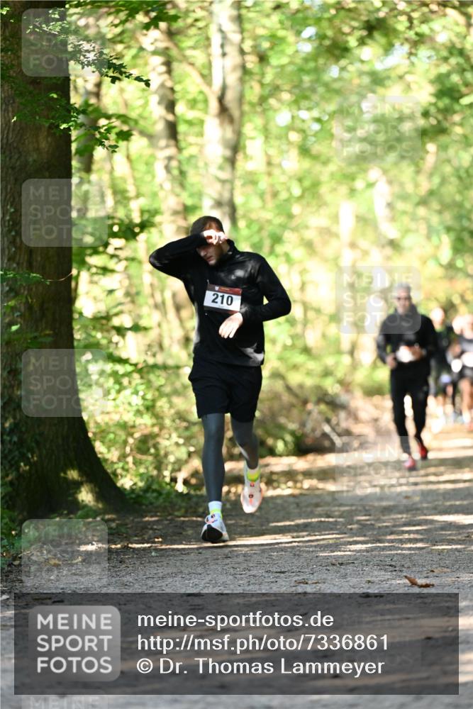 06.10.2024 - Bramfelder Halbmarathon 2024 Dr. Thomas Lammeyer http://msf.ph/oto/7336861 06.10.2024 10:17:33 Laufen 210 meine-sportfotos.de