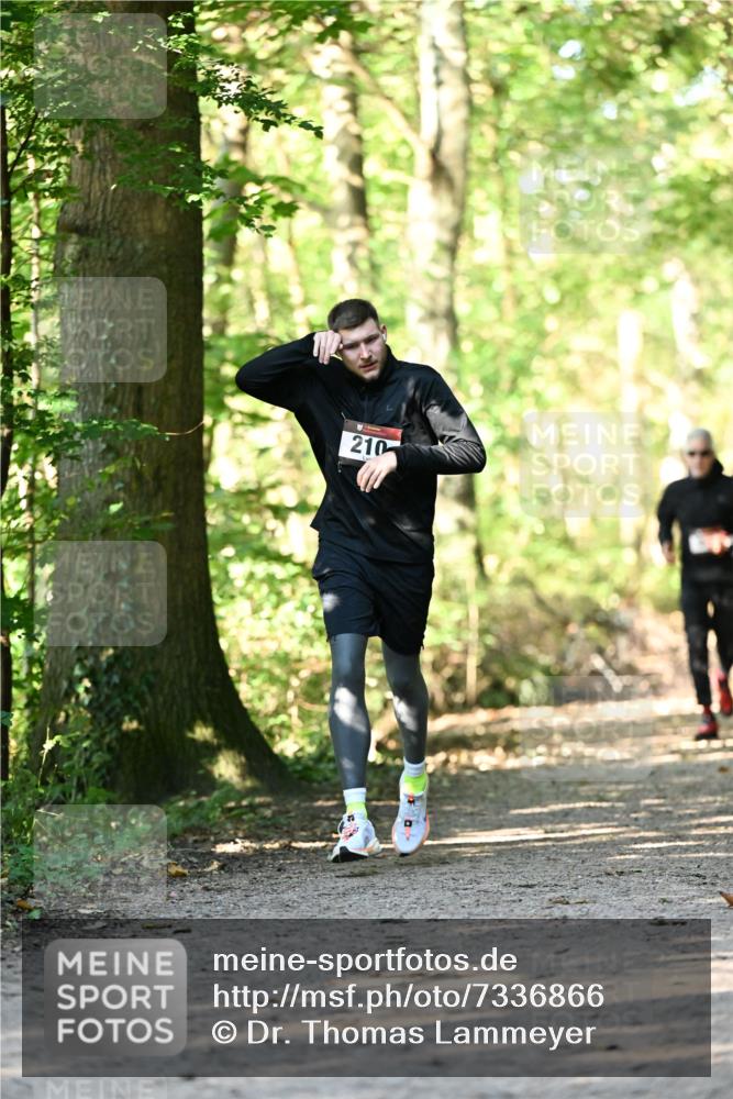 06.10.2024 - Bramfelder Halbmarathon 2024 Dr. Thomas Lammeyer http://msf.ph/oto/7336866 06.10.2024 10:17:33 Laufen 210 meine-sportfotos.de