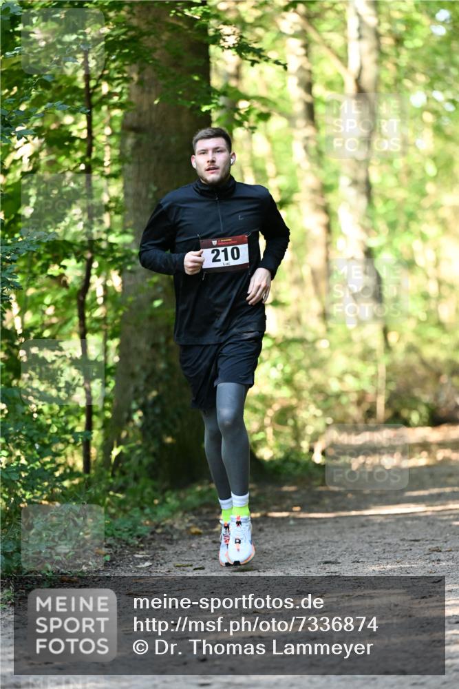06.10.2024 - Bramfelder Halbmarathon 2024 Dr. Thomas Lammeyer http://msf.ph/oto/7336874 06.10.2024 10:17:35 Laufen 210 meine-sportfotos.de