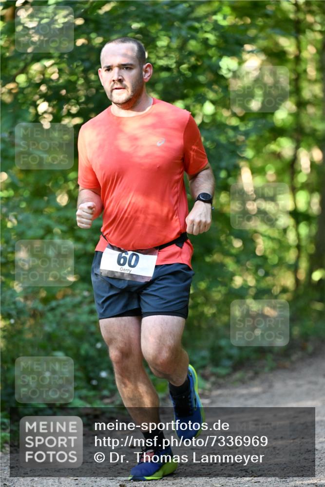 06.10.2024 - Bramfelder Halbmarathon 2024 Dr. Thomas Lammeyer http://msf.ph/oto/7336969 06.10.2024 10:18:23 Laufen 60, 60 meine-sportfotos.de