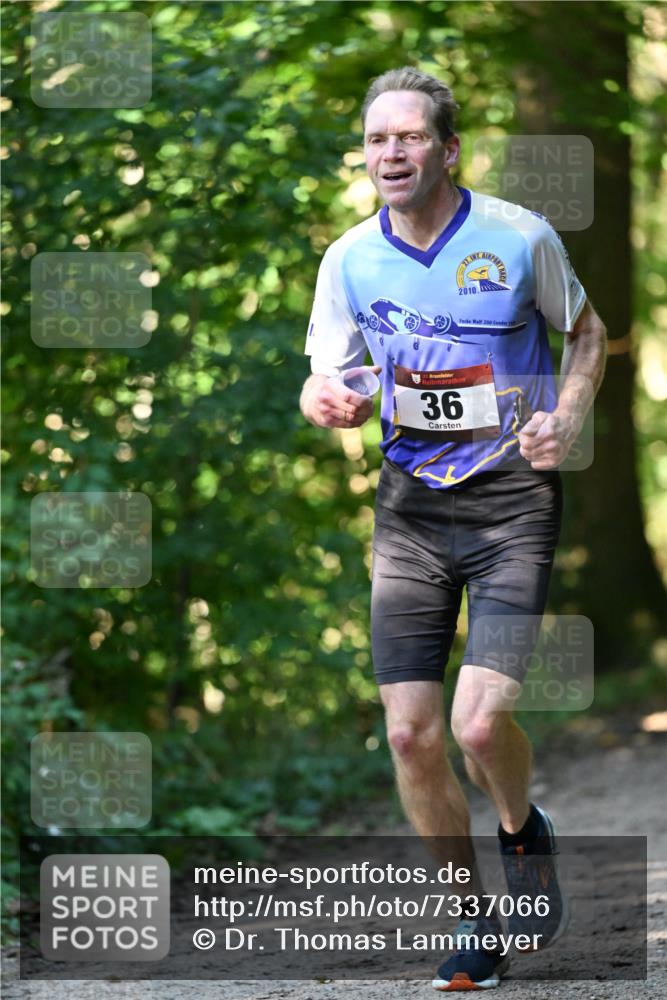 06.10.2024 - Bramfelder Halbmarathon 2024 Dr. Thomas Lammeyer http://msf.ph/oto/7337066 06.10.2024 10:18:59 Laufen 2010, 200, 15, 33, 36 meine-sportfotos.de