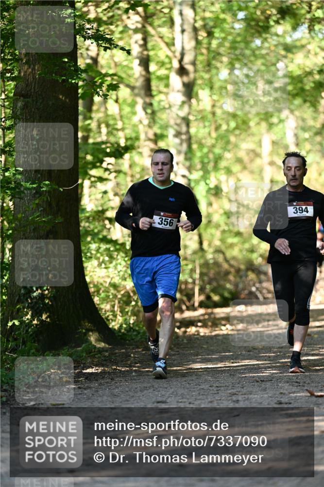 06.10.2024 - Bramfelder Halbmarathon 2024 Dr. Thomas Lammeyer http://msf.ph/oto/7337090 06.10.2024 10:19:35 Laufen 394, 356 meine-sportfotos.de
