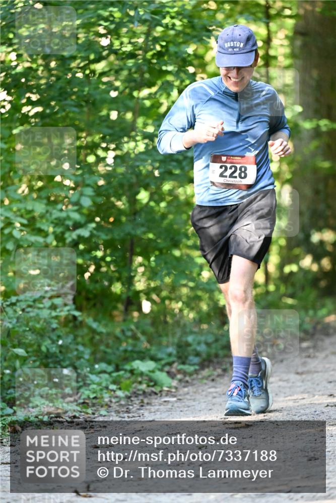 06.10.2024 - Bramfelder Halbmarathon 2024 Dr. Thomas Lammeyer http://msf.ph/oto/7337188 06.10.2024 10:20:09 Laufen 16, 30, 33, 228 meine-sportfotos.de
