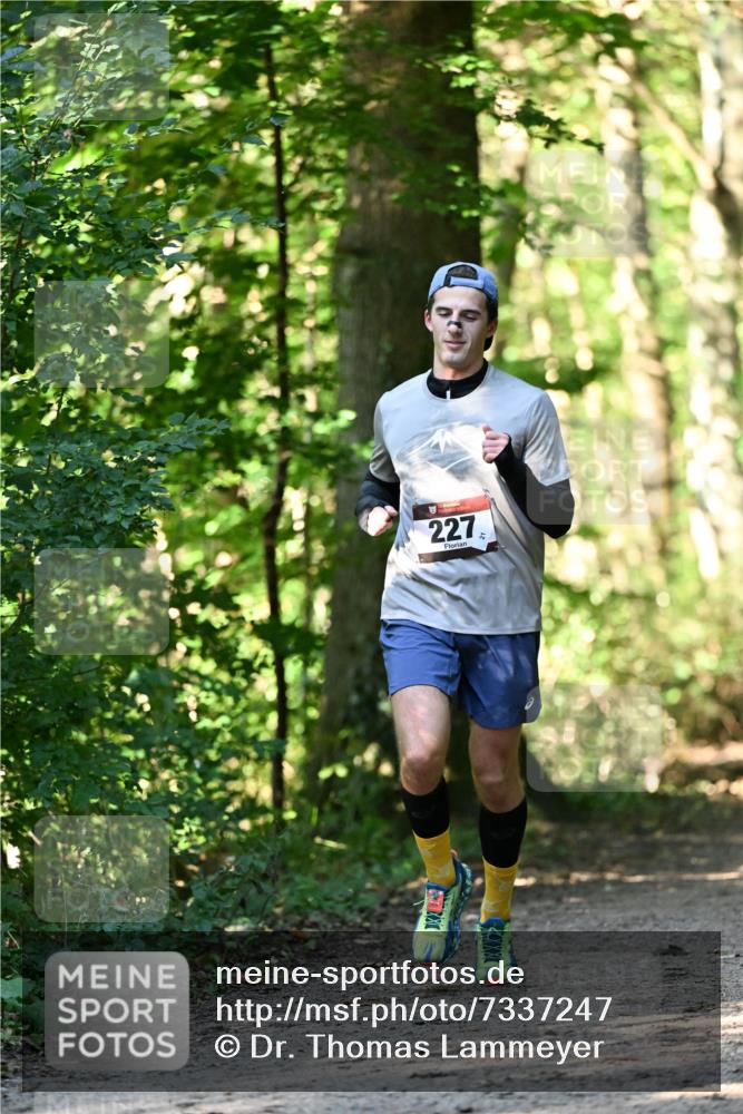 06.10.2024 - Bramfelder Halbmarathon 2024 Dr. Thomas Lammeyer http://msf.ph/oto/7337247 06.10.2024 10:20:30 Laufen 227, 21 meine-sportfotos.de