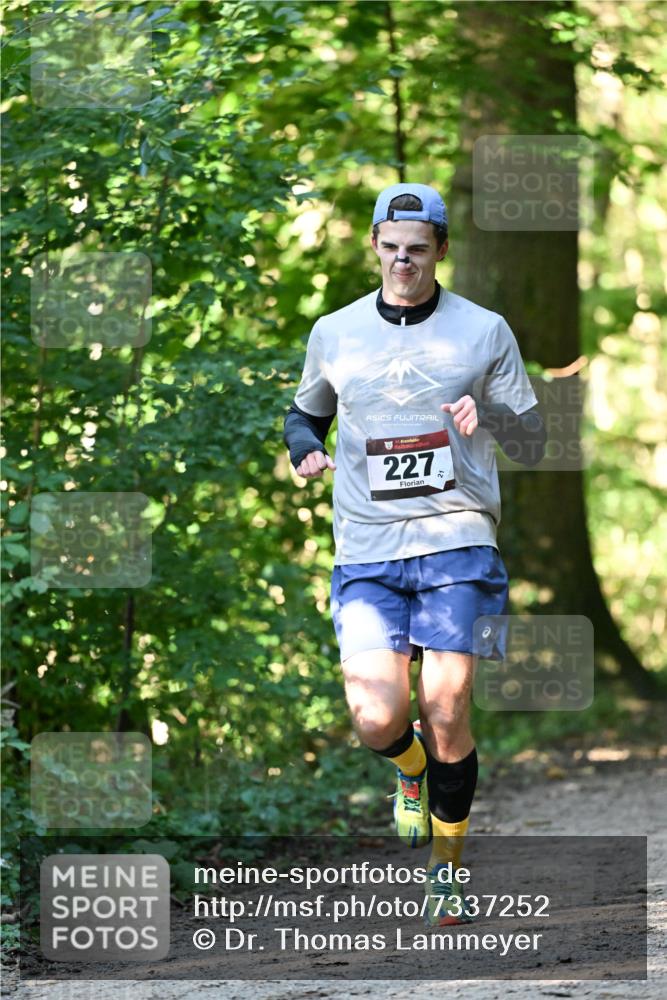 06.10.2024 - Bramfelder Halbmarathon 2024 Dr. Thomas Lammeyer http://msf.ph/oto/7337252 06.10.2024 10:20:31 Laufen 227, 2 meine-sportfotos.de