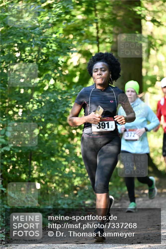 06.10.2024 - Bramfelder Halbmarathon 2024 Dr. Thomas Lammeyer http://msf.ph/oto/7337268 06.10.2024 10:20:34 Laufen 391, 372 meine-sportfotos.de