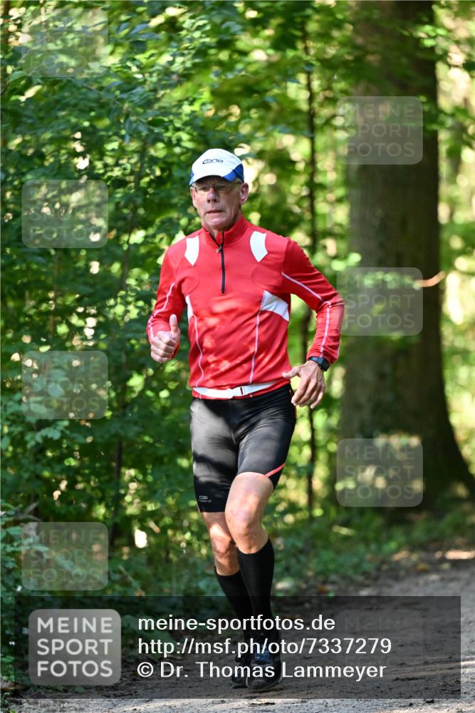 06.10.2024 - Bramfelder Halbmarathon 2024 Dr. Thomas Lammeyer http://msf.ph/oto/7337279 06.10.2024 10:20:36 Laufen 1959 meine-sportfotos.de