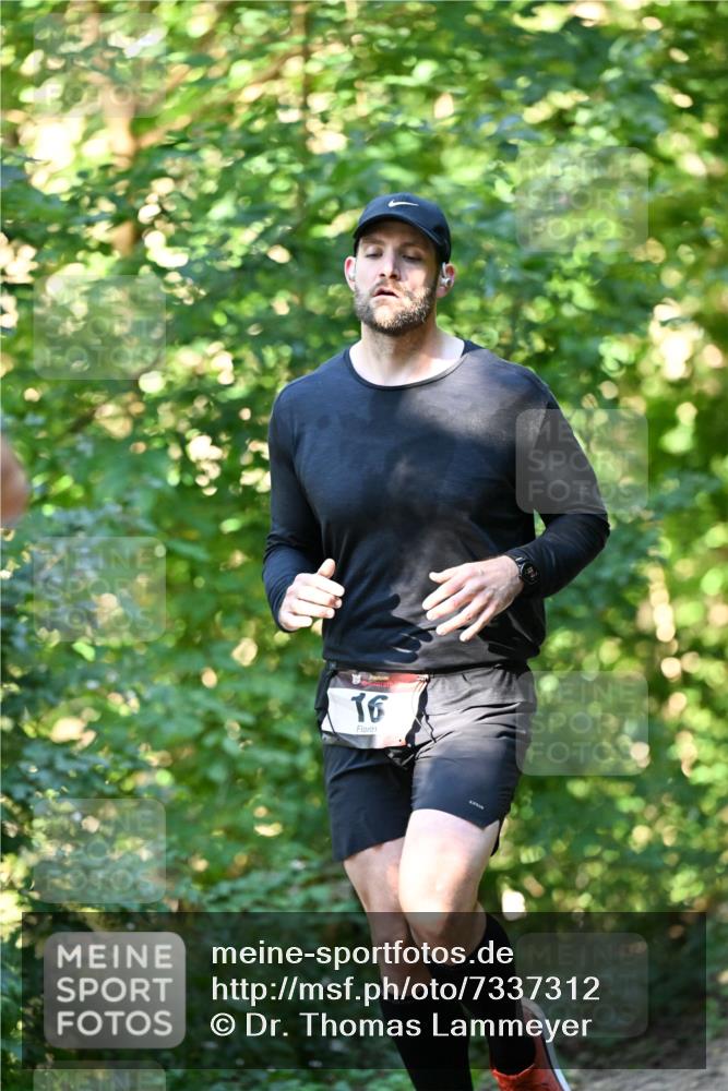 06.10.2024 - Bramfelder Halbmarathon 2024 Dr. Thomas Lammeyer http://msf.ph/oto/7337312 06.10.2024 10:20:45 Laufen 16 meine-sportfotos.de