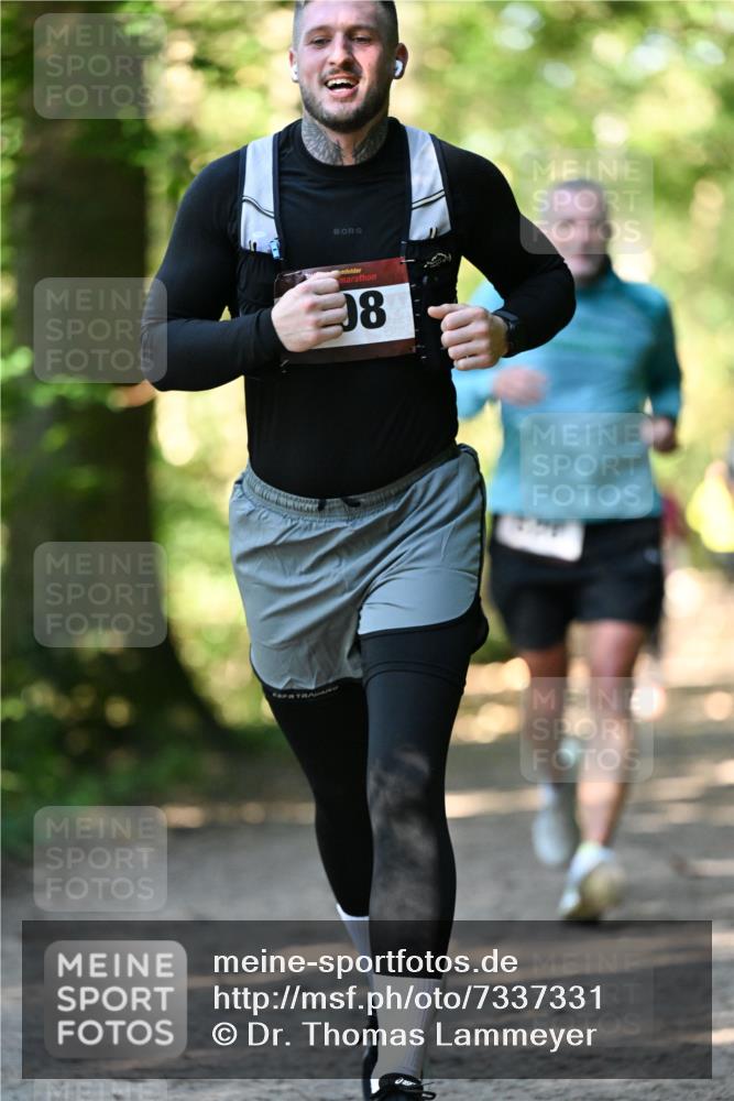 06.10.2024 - Bramfelder Halbmarathon 2024 Dr. Thomas Lammeyer http://msf.ph/oto/7337331 06.10.2024 10:20:55 Laufen 08 meine-sportfotos.de
