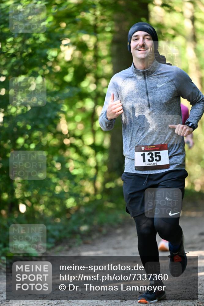 06.10.2024 - Bramfelder Halbmarathon 2024 Dr. Thomas Lammeyer http://msf.ph/oto/7337360 06.10.2024 10:21:02 Laufen 33, 135 meine-sportfotos.de