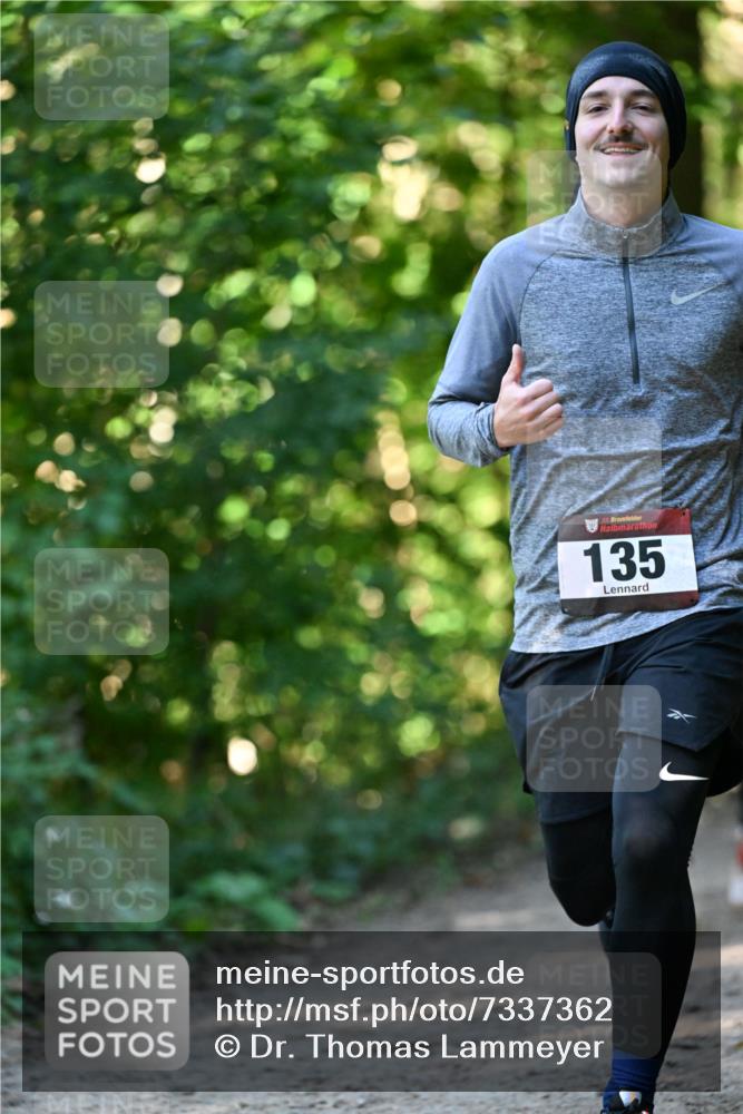 06.10.2024 - Bramfelder Halbmarathon 2024 Dr. Thomas Lammeyer http://msf.ph/oto/7337362 06.10.2024 10:21:02 Laufen 33, 135 meine-sportfotos.de