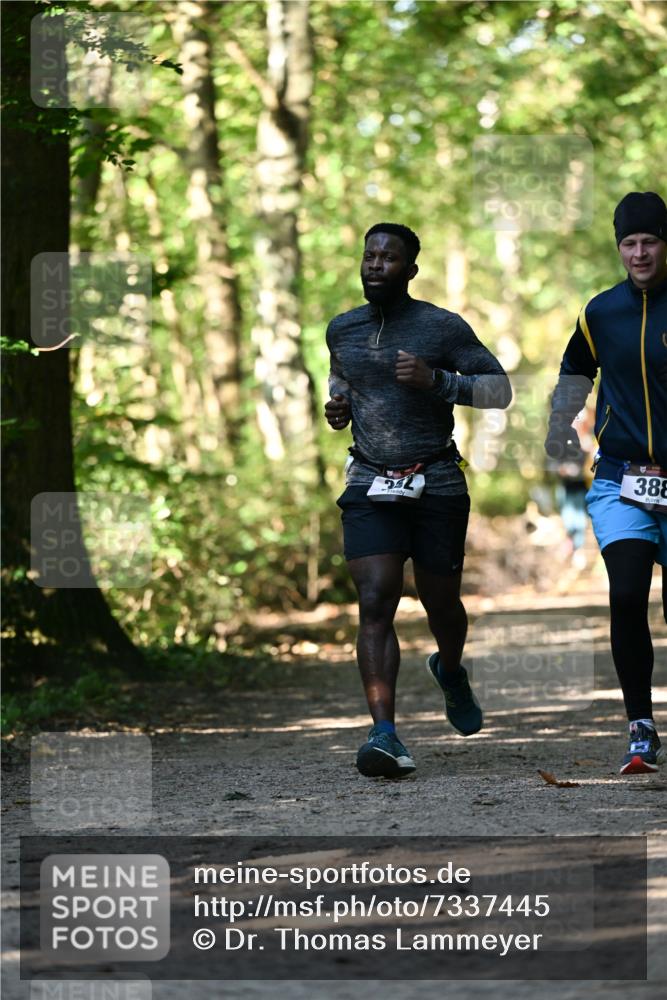 06.10.2024 - Bramfelder Halbmarathon 2024 Dr. Thomas Lammeyer http://msf.ph/oto/7337445 06.10.2024 10:21:21 Laufen 388 meine-sportfotos.de