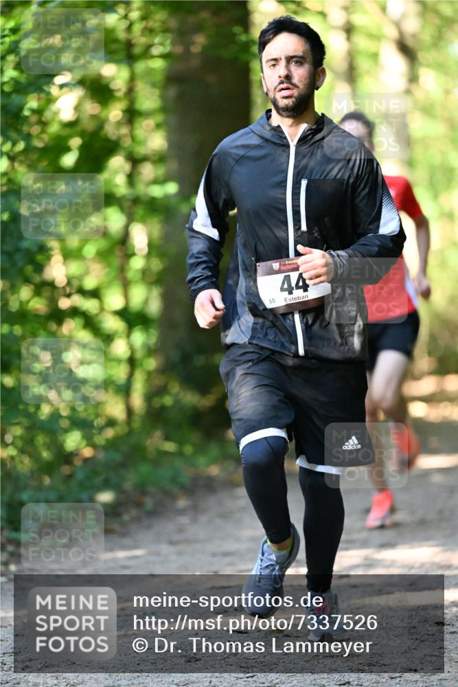 06.10.2024 - Bramfelder Halbmarathon 2024 Dr. Thomas Lammeyer http://msf.ph/oto/7337526 06.10.2024 10:21:58 Laufen 55, 44 meine-sportfotos.de