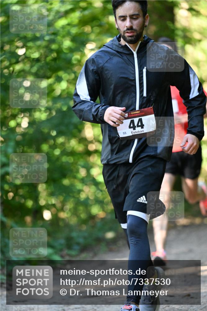 06.10.2024 - Bramfelder Halbmarathon 2024 Dr. Thomas Lammeyer http://msf.ph/oto/7337530 06.10.2024 10:21:58 Laufen 55, 44 meine-sportfotos.de