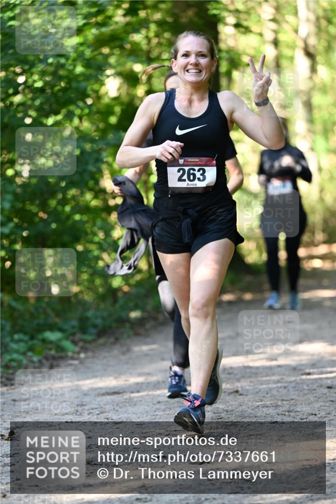 06.10.2024 - Bramfelder Halbmarathon 2024 Dr. Thomas Lammeyer http://msf.ph/oto/7337661 06.10.2024 10:22:28 Laufen 33, 263 meine-sportfotos.de