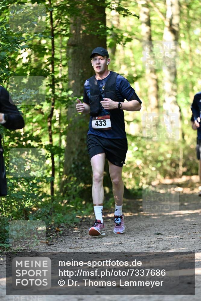 06.10.2024 - Bramfelder Halbmarathon 2024 Dr. Thomas Lammeyer http://msf.ph/oto/7337686 06.10.2024 10:22:37 Laufen 433 meine-sportfotos.de