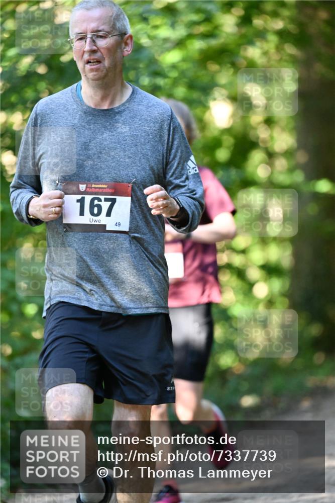 06.10.2024 - Bramfelder Halbmarathon 2024 Dr. Thomas Lammeyer http://msf.ph/oto/7337739 06.10.2024 10:22:54 Laufen 33, 167, 49 meine-sportfotos.de