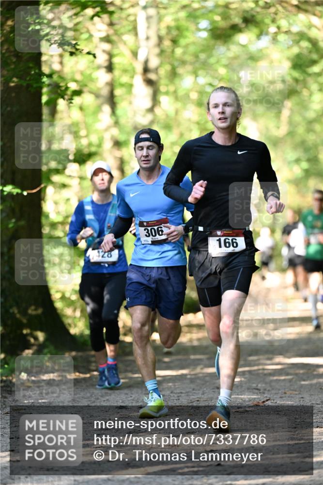06.10.2024 - Bramfelder Halbmarathon 2024 Dr. Thomas Lammeyer http://msf.ph/oto/7337786 06.10.2024 10:23:15 Laufen 7428, 306, 172, 166 meine-sportfotos.de