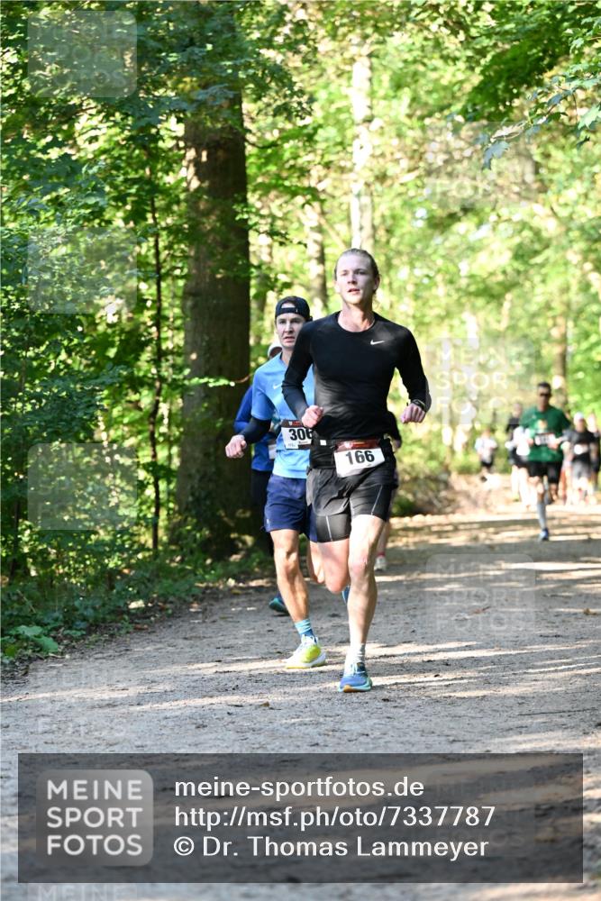 06.10.2024 - Bramfelder Halbmarathon 2024 Dr. Thomas Lammeyer http://msf.ph/oto/7337787 06.10.2024 10:23:16 Laufen 306, 166 meine-sportfotos.de