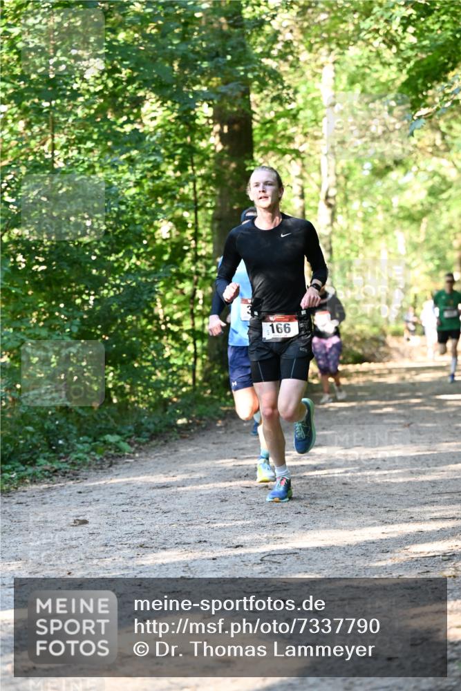 06.10.2024 - Bramfelder Halbmarathon 2024 Dr. Thomas Lammeyer http://msf.ph/oto/7337790 06.10.2024 10:23:16 Laufen 166 meine-sportfotos.de