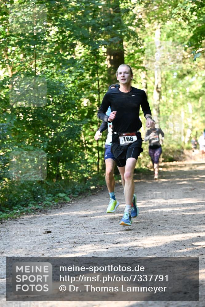 06.10.2024 - Bramfelder Halbmarathon 2024 Dr. Thomas Lammeyer http://msf.ph/oto/7337791 06.10.2024 10:23:17 Laufen 166 meine-sportfotos.de