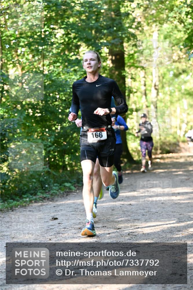 06.10.2024 - Bramfelder Halbmarathon 2024 Dr. Thomas Lammeyer http://msf.ph/oto/7337792 06.10.2024 10:23:17 Laufen 166 meine-sportfotos.de