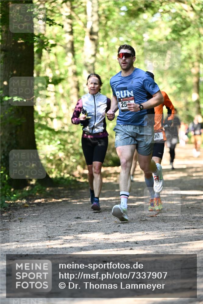 06.10.2024 - Bramfelder Halbmarathon 2024 Dr. Thomas Lammeyer http://msf.ph/oto/7337907 06.10.2024 10:24:02 Laufen 25, 00 meine-sportfotos.de