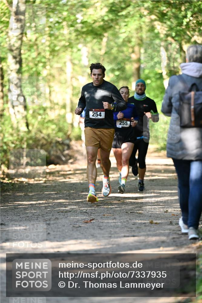 06.10.2024 - Bramfelder Halbmarathon 2024 Dr. Thomas Lammeyer http://msf.ph/oto/7337935 06.10.2024 10:24:13 Laufen 254, 255 meine-sportfotos.de