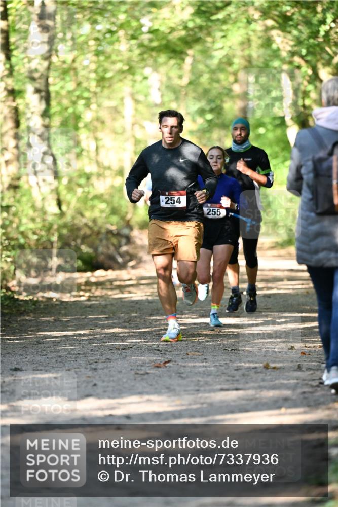 06.10.2024 - Bramfelder Halbmarathon 2024 Dr. Thomas Lammeyer http://msf.ph/oto/7337936 06.10.2024 10:24:13 Laufen 254, 255 meine-sportfotos.de