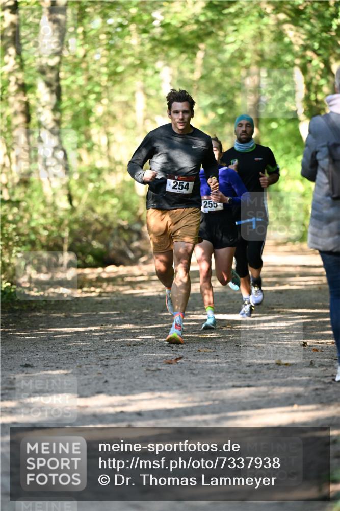 06.10.2024 - Bramfelder Halbmarathon 2024 Dr. Thomas Lammeyer http://msf.ph/oto/7337938 06.10.2024 10:24:13 Laufen 254, 255 meine-sportfotos.de