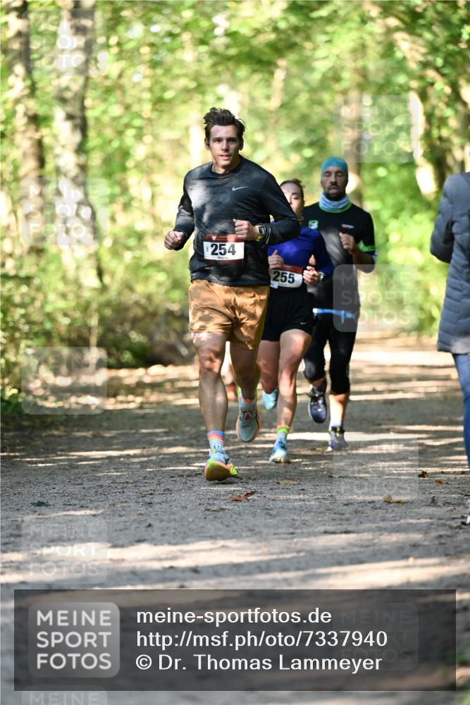 06.10.2024 - Bramfelder Halbmarathon 2024 Dr. Thomas Lammeyer http://msf.ph/oto/7337940 06.10.2024 10:24:14 Laufen 254, 2557 meine-sportfotos.de