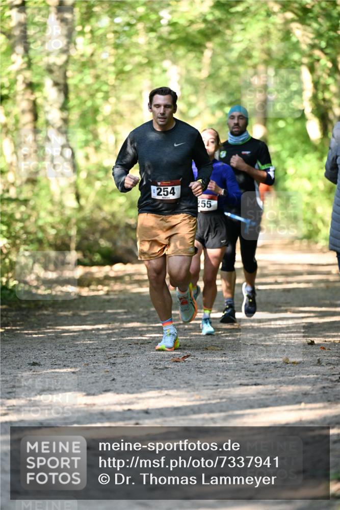 06.10.2024 - Bramfelder Halbmarathon 2024 Dr. Thomas Lammeyer http://msf.ph/oto/7337941 06.10.2024 10:24:14 Laufen 254, 255 meine-sportfotos.de